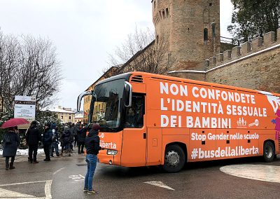 CAMPANONE-ArancioBus-stop-gender-